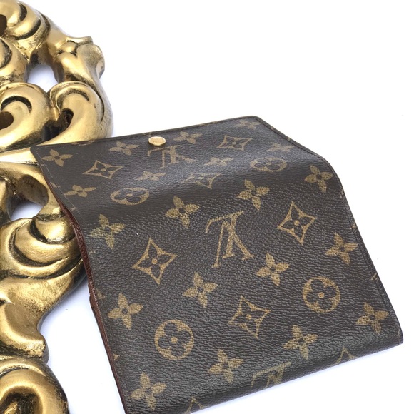 Louis Vuitton Handbags - 💄WEEKEND SALELouis Vuitton Monnaie wallet